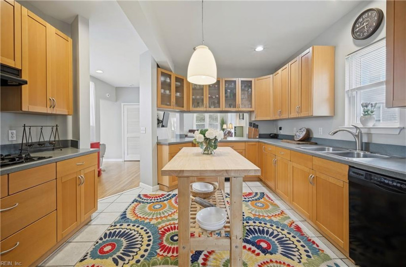 Photo 11 of 38 residential for sale in Norfolk virginia