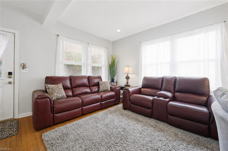 Photo 4 of 38 residential for sale in Norfolk virginia