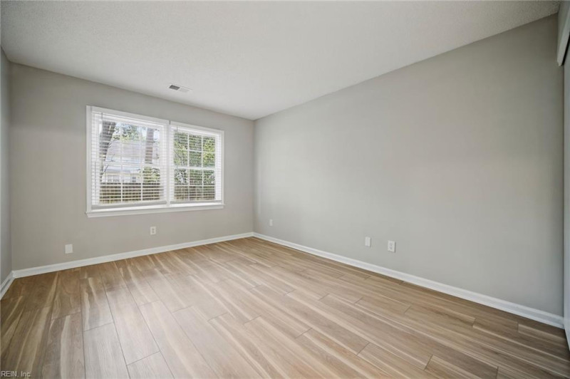 Photo 11 of 17 residential for sale in Chesapeake virginia