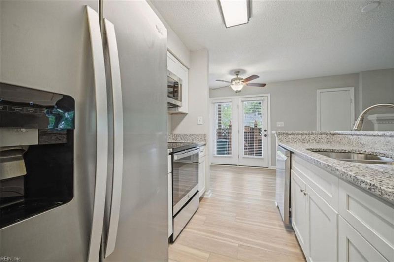 Photo 5 of 17 residential for sale in Chesapeake virginia