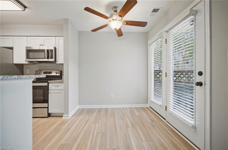Photo 6 of 17 residential for sale in Chesapeake virginia