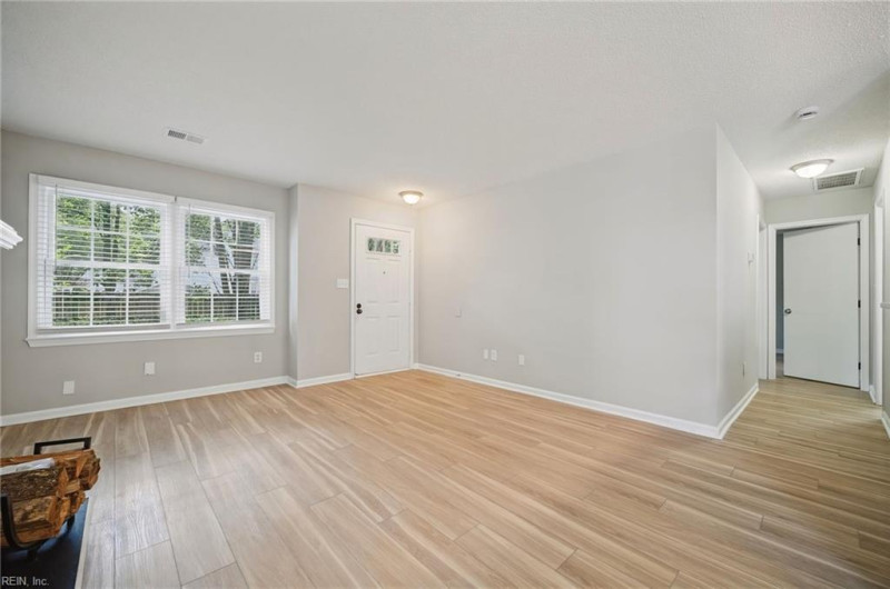 Photo 7 of 17 residential for sale in Chesapeake virginia