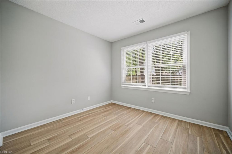 Photo 9 of 17 residential for sale in Chesapeake virginia