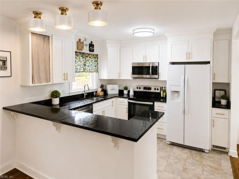 Photo 4 of 20 residential for sale in Hampton virginia