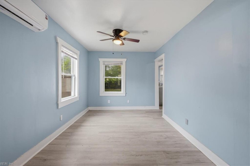 Photo 11 of 25 residential for sale in Portsmouth virginia