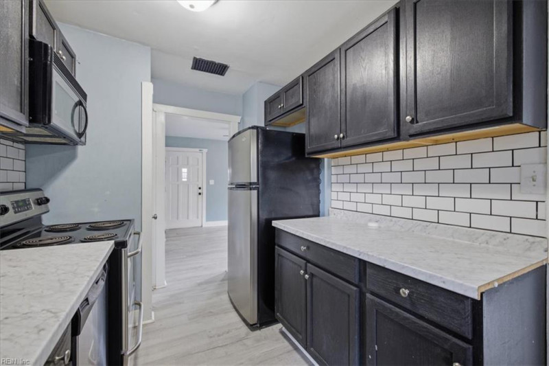 Photo 13 of 25 residential for sale in Portsmouth virginia