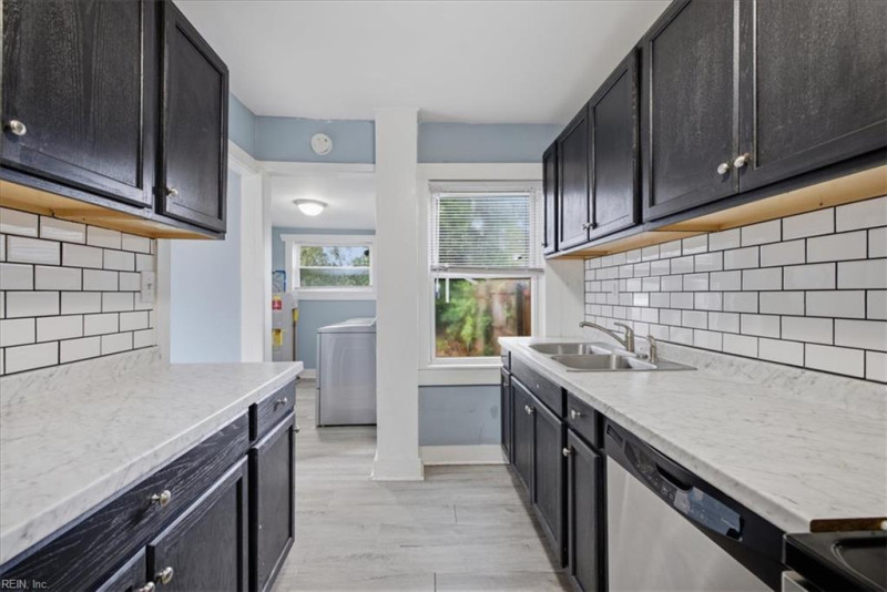 Photo 14 of 25 residential for sale in Portsmouth virginia
