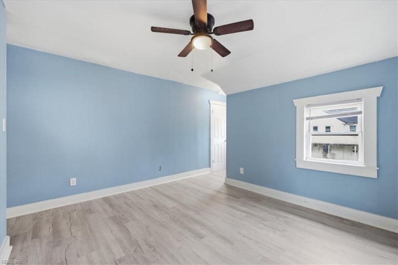 Photo 17 of 25 residential for sale in Portsmouth virginia