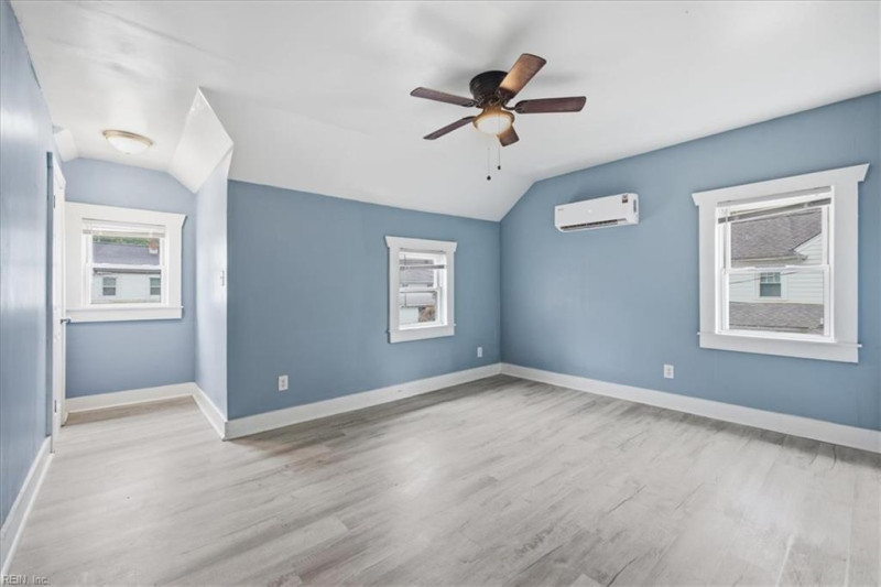 Photo 18 of 25 residential for sale in Portsmouth virginia