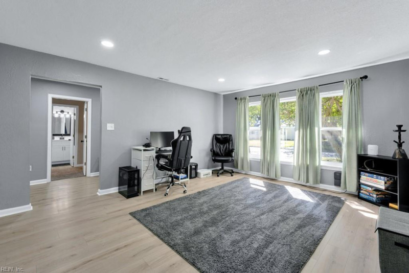 Photo 4 of 35 residential for sale in Norfolk virginia