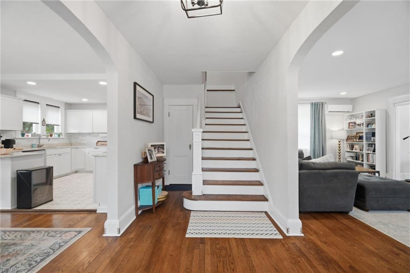 Photo 11 of 50 residential for sale in Portsmouth virginia