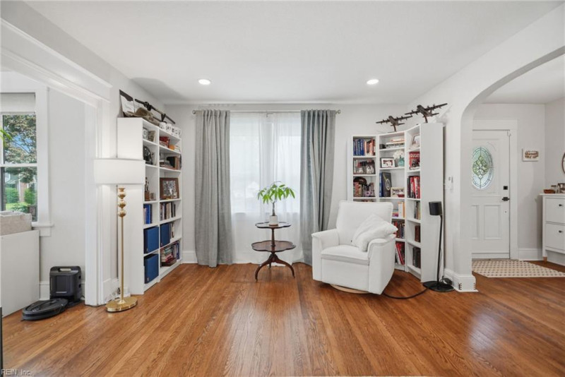 Photo 14 of 50 residential for sale in Portsmouth virginia
