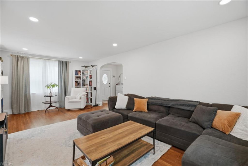 Photo 15 of 50 residential for sale in Portsmouth virginia