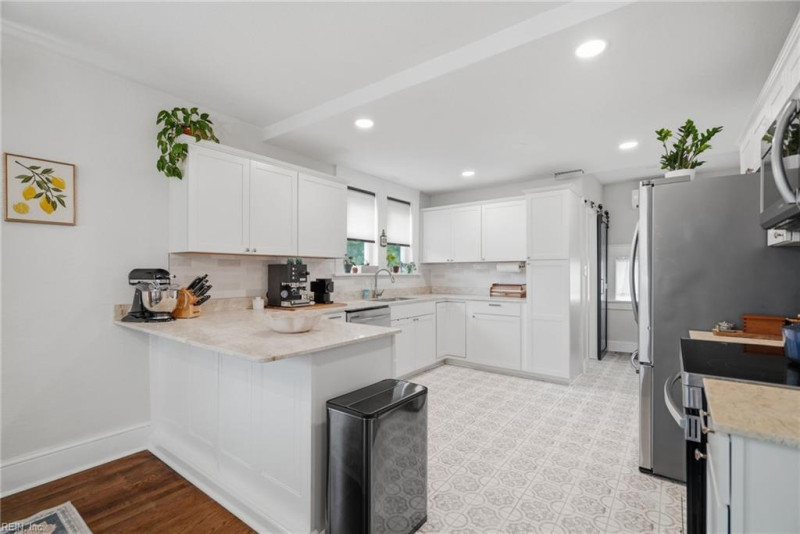 Photo 21 of 50 residential for sale in Portsmouth virginia