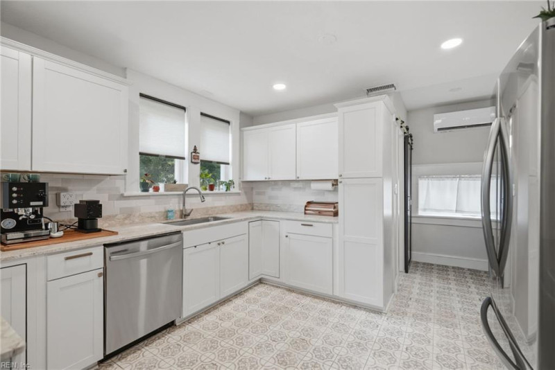 Photo 22 of 50 residential for sale in Portsmouth virginia