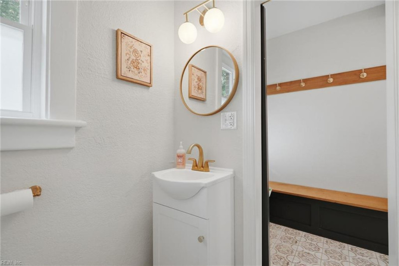 Photo 28 of 50 residential for sale in Portsmouth virginia