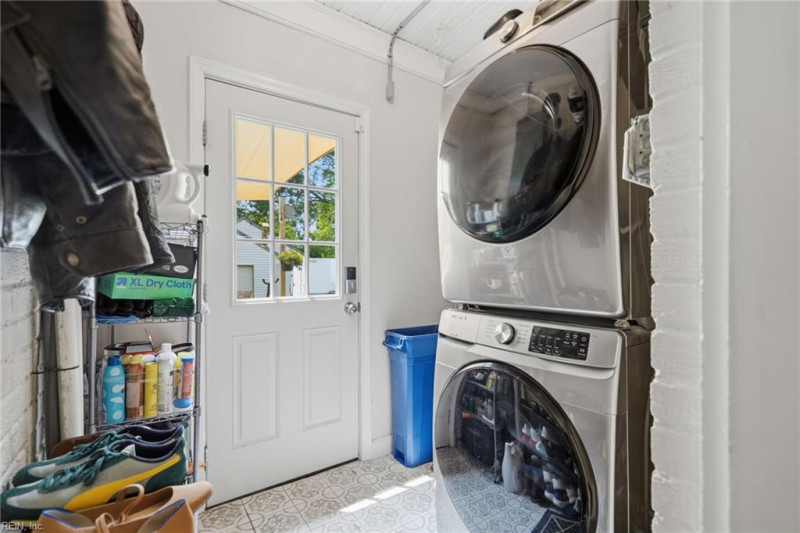 Photo 30 of 50 residential for sale in Portsmouth virginia