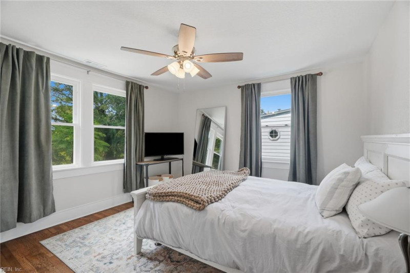 Photo 36 of 50 residential for sale in Portsmouth virginia