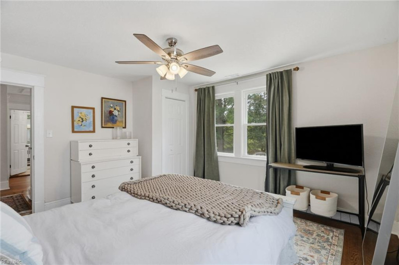 Photo 37 of 50 residential for sale in Portsmouth virginia
