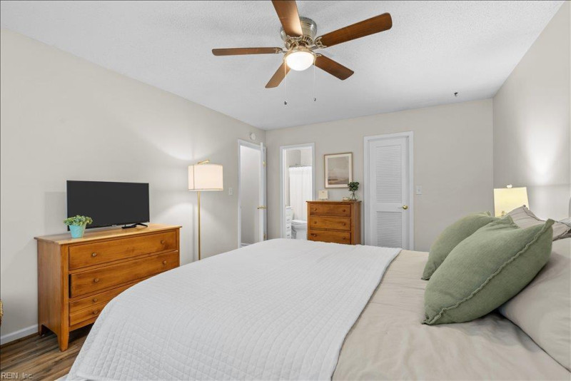 Photo 17 of 26 residential for sale in Virginia Beach virginia