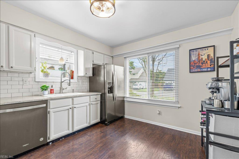 Photo 5 of 26 residential for sale in Virginia Beach virginia