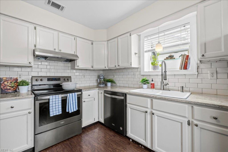 Photo 6 of 26 residential for sale in Virginia Beach virginia