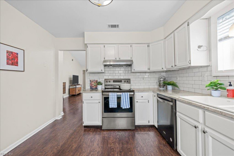 Photo 7 of 26 residential for sale in Virginia Beach virginia