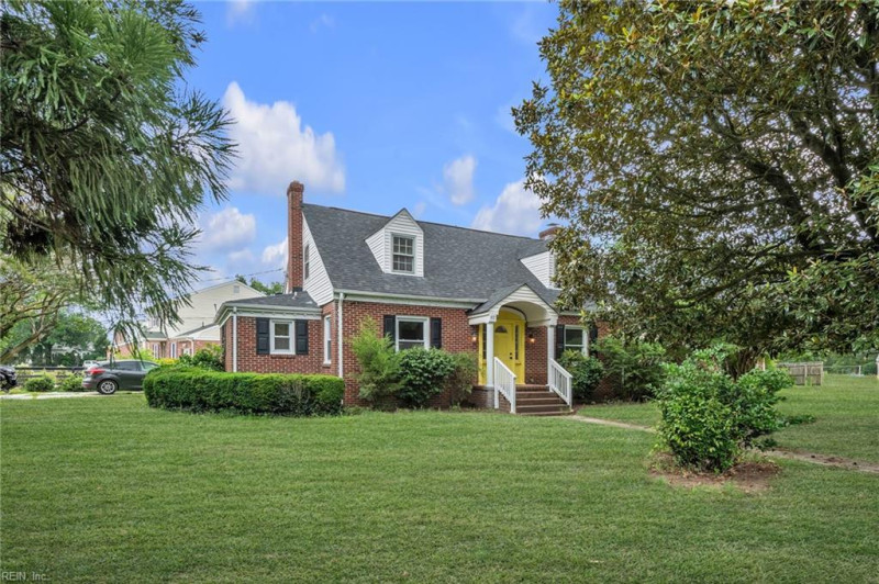 Photo 2 of 30 residential for sale in Poquoson virginia