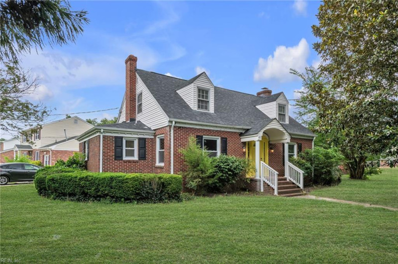Photo 3 of 30 residential for sale in Poquoson virginia