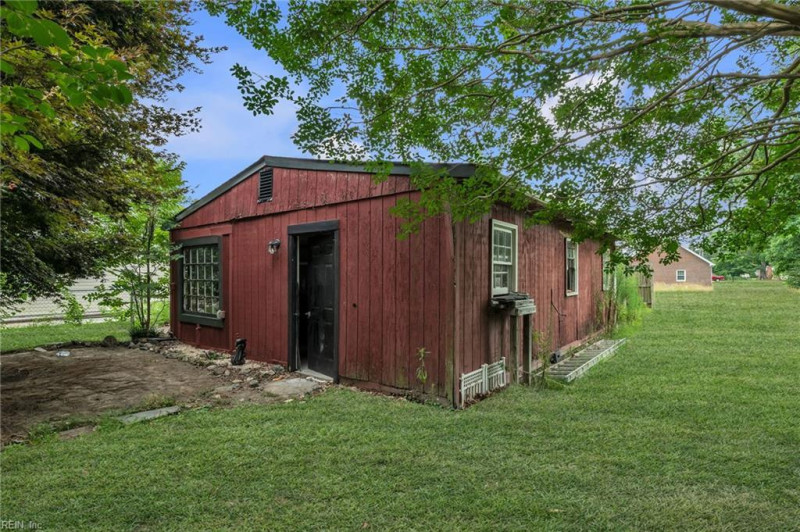 Photo 5 of 30 residential for sale in Poquoson virginia
