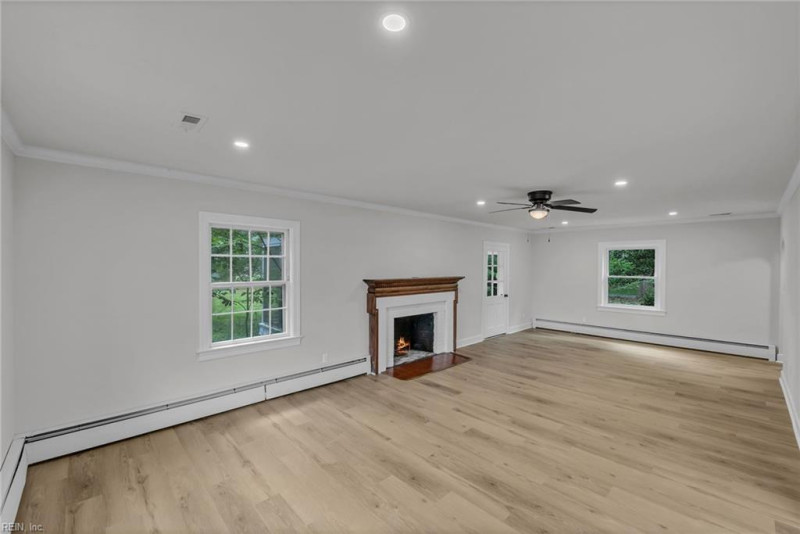 Photo 8 of 30 residential for sale in Poquoson virginia
