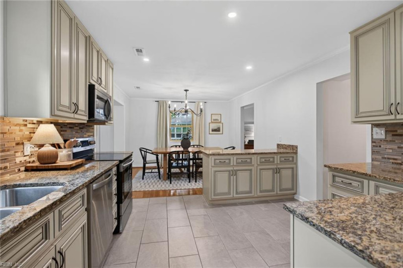 Photo 14 of 44 residential for sale in Hampton virginia