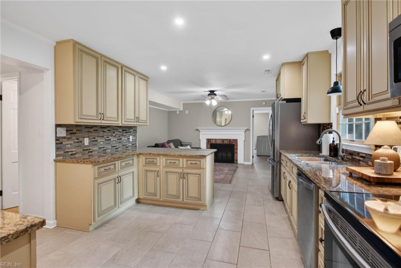 Photo 4 of 44 residential for sale in Hampton virginia