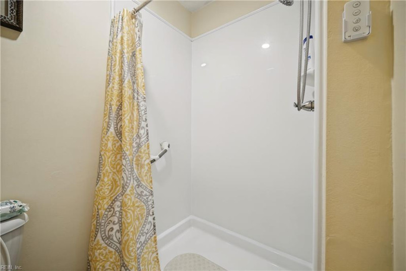 Photo 15 of 17 residential for sale in Virginia Beach virginia