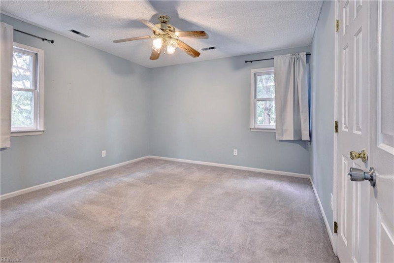 Photo 17 of 24 residential for sale in Poquoson virginia