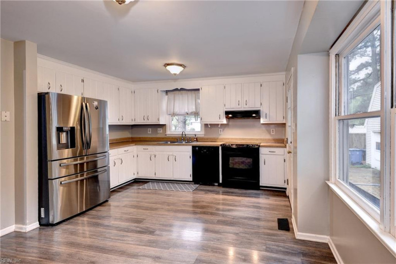 Photo 5 of 24 residential for sale in Poquoson virginia