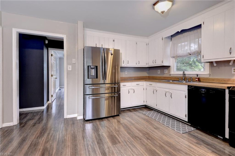 Photo 6 of 24 residential for sale in Poquoson virginia