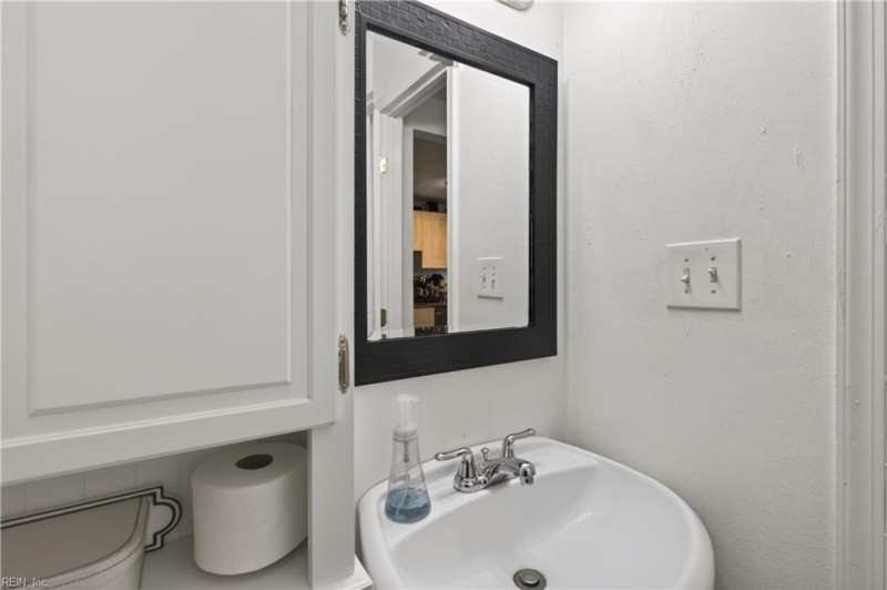 Photo 13 of 24 residential for sale in Portsmouth virginia