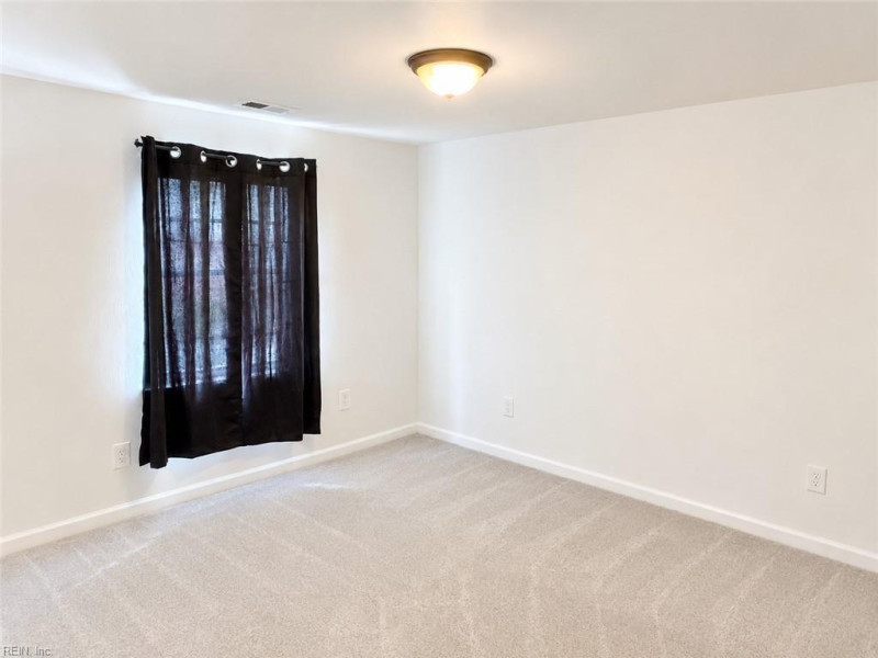 Photo 17 of 24 residential for sale in Portsmouth virginia