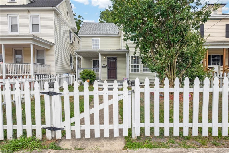 Photo 3 of 24 residential for sale in Portsmouth virginia
