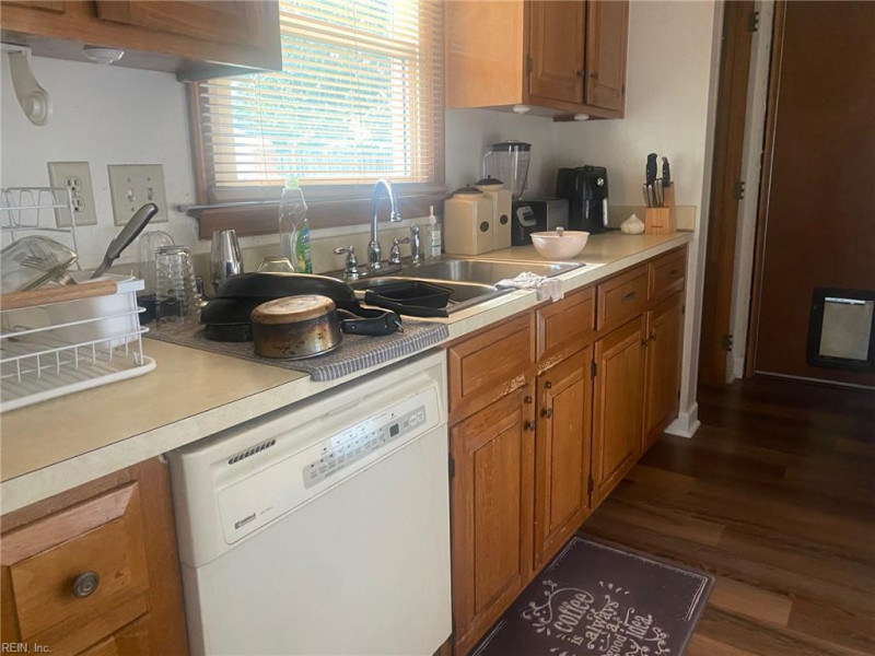 Photo 4 of 12 residential for sale in Hampton virginia