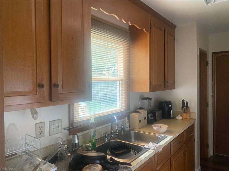 Photo 6 of 12 residential for sale in Hampton virginia