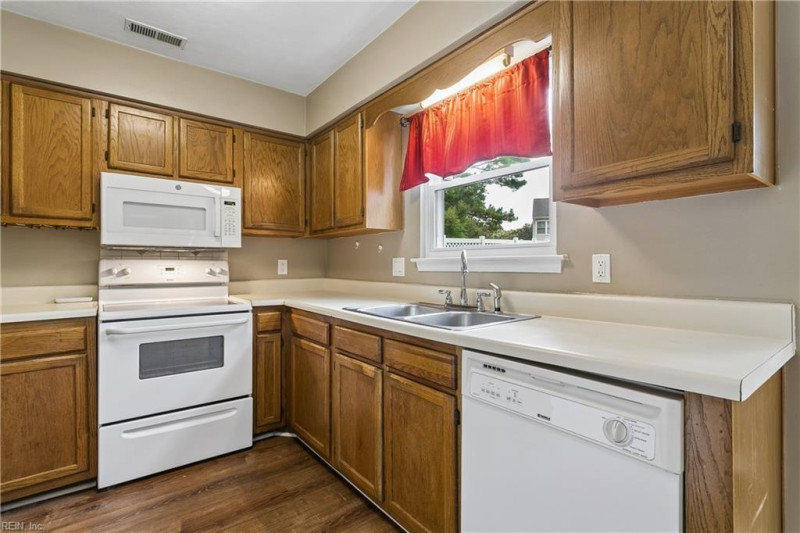 Photo 10 of 40 residential for sale in Virginia Beach virginia