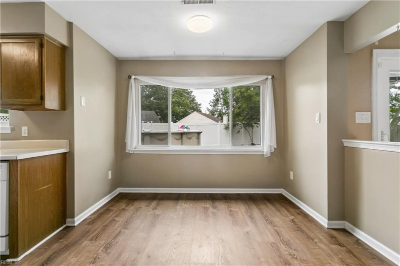 Photo 13 of 40 residential for sale in Virginia Beach virginia