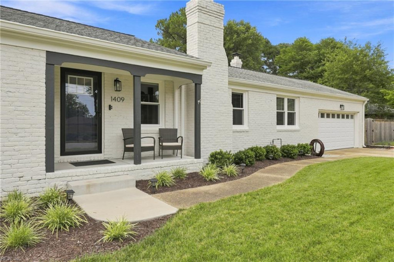 Photo 2 of 42 residential for sale in Virginia Beach virginia
