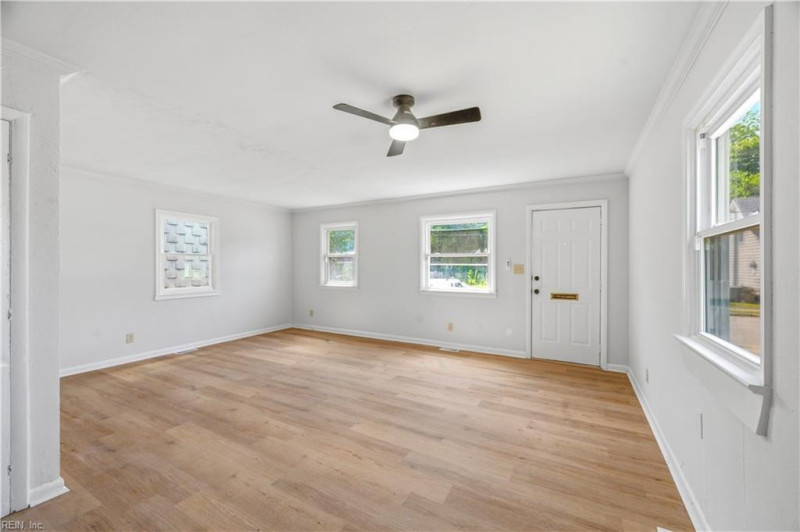 Photo 4 of 17 residential for sale in Newport News virginia