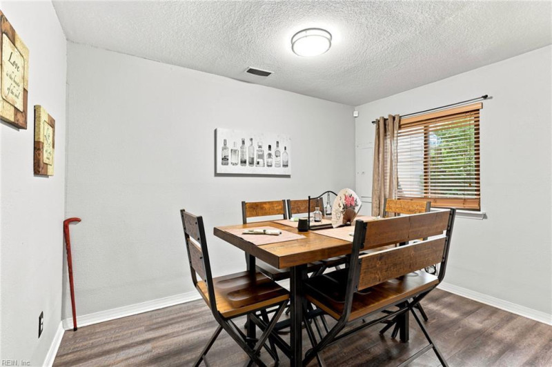 Photo 11 of 34 residential for sale in Virginia Beach virginia