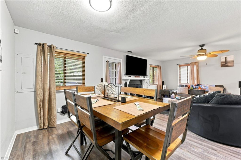 Photo 12 of 34 residential for sale in Virginia Beach virginia