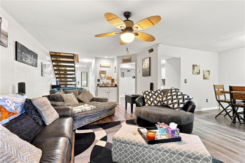 Photo 13 of 34 residential for sale in Virginia Beach virginia