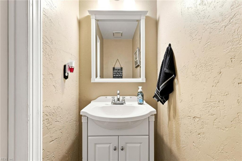 Photo 16 of 34 residential for sale in Virginia Beach virginia